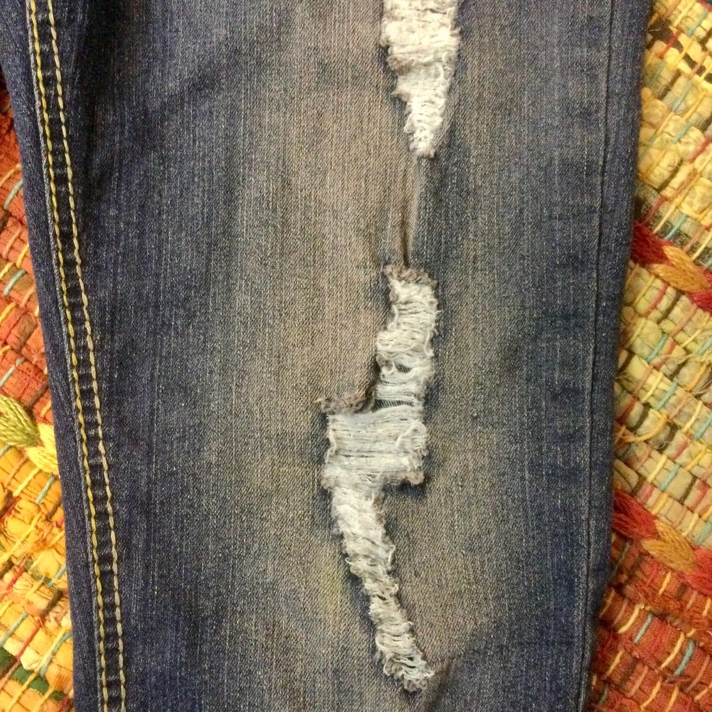 Distressed V.I.P. Jeans - Picture 4 of 6